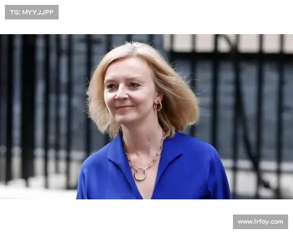 英国首相现身生活节目:与纹身女模特同台,政治形象何去何从? 英国首相现身生活节目:与纹身女模特同台,政治形象何去何从?